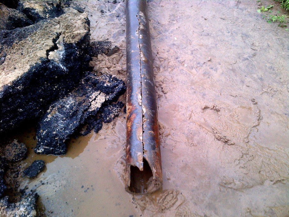 cracked pipe