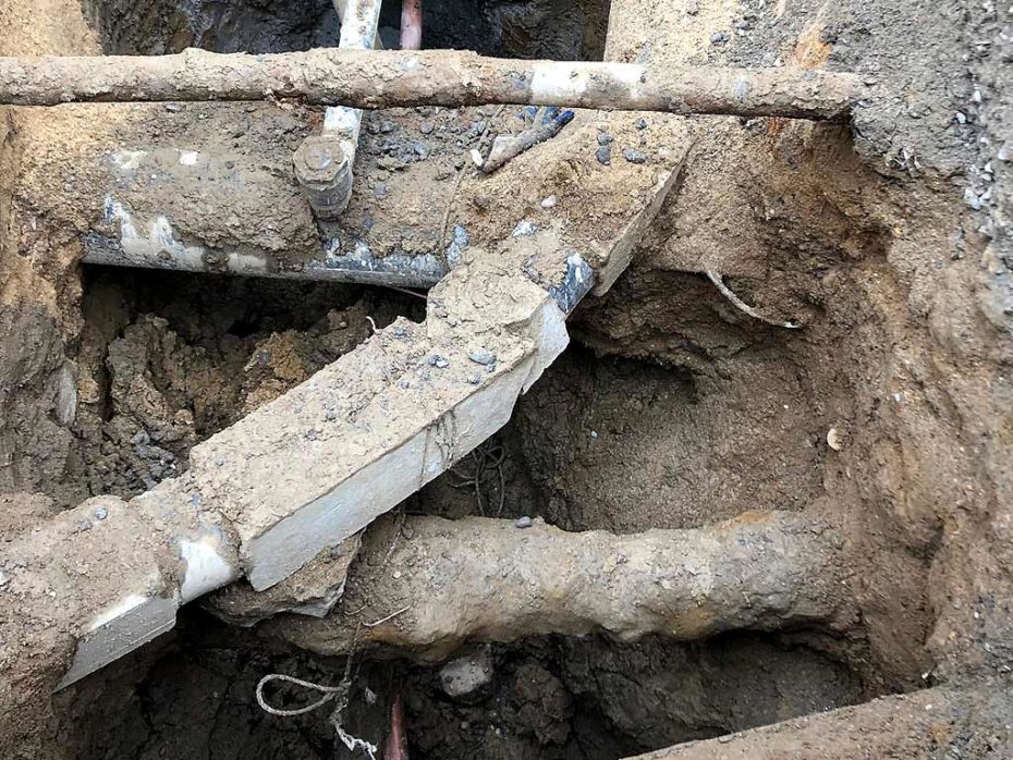 Flushing Sewer Break Underground Utilities