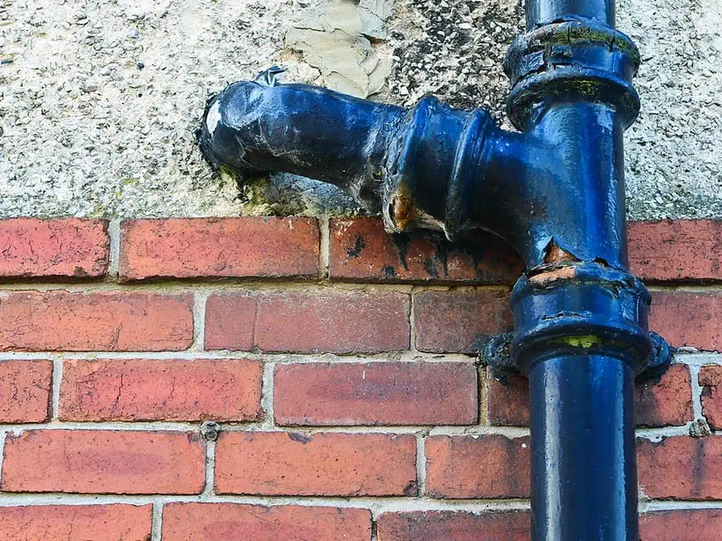 Pipe leak repair needed on old cast iron pipe joints